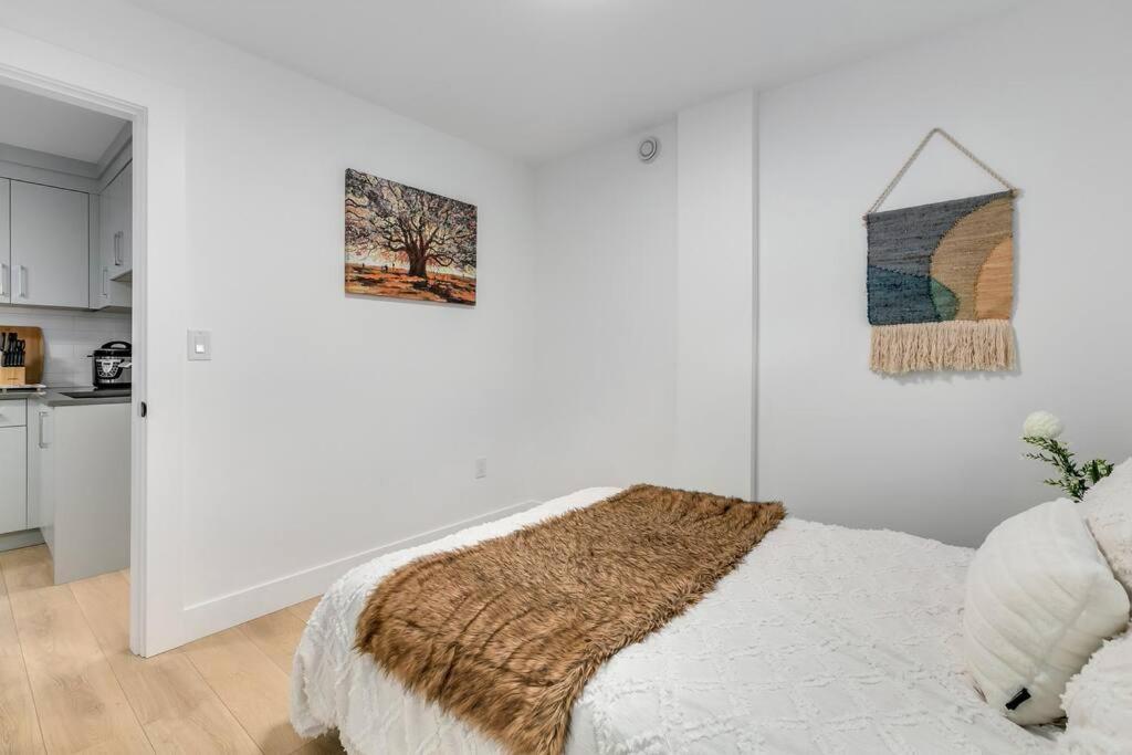 Guest Suite In South Суррей Экстерьер фото